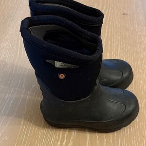BOGS neoclassic black kids boots size 8